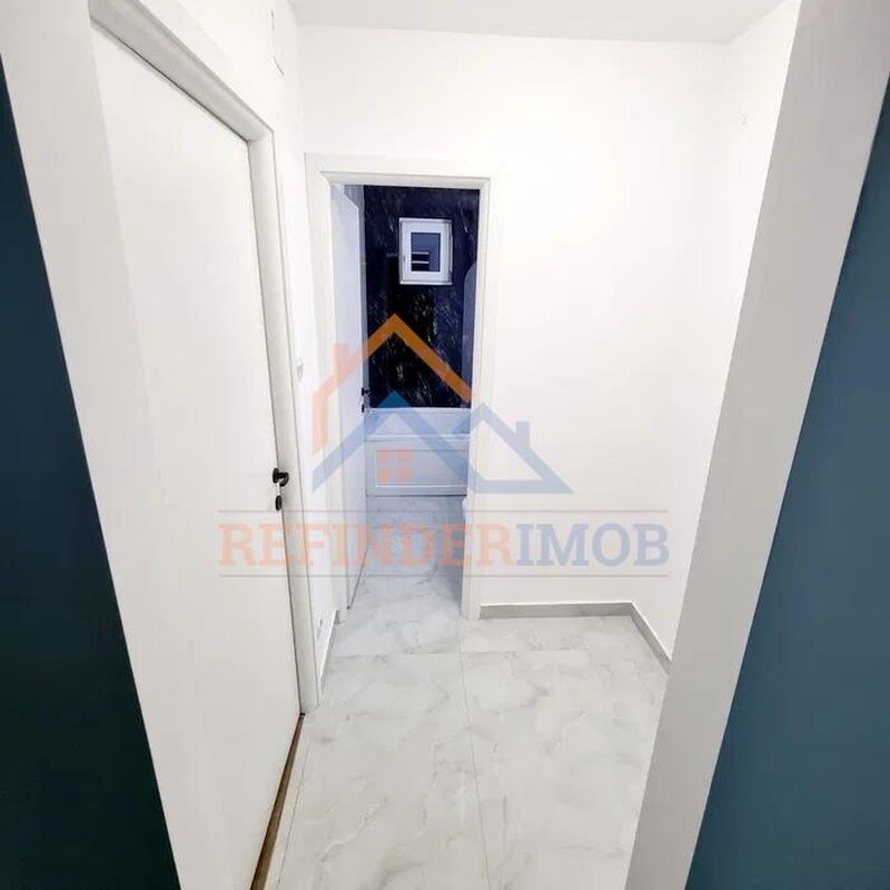 Piata Resita, 2 camere renovat complet.