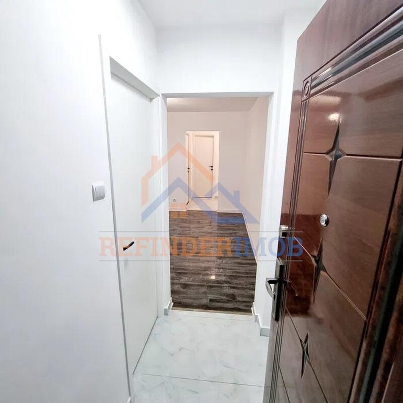 Piata Resita, 2 camere renovat complet.