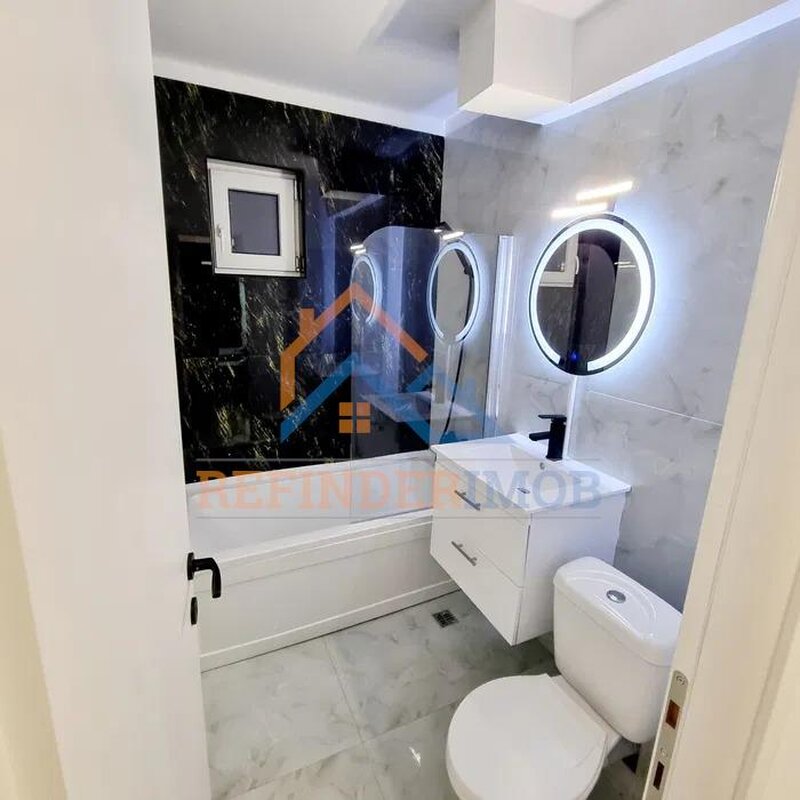 Piata Resita, 2 camere renovat complet.